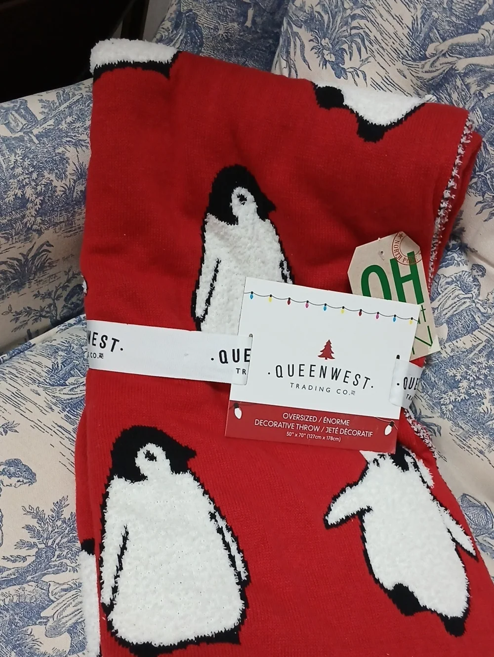 Queenwest NEW Cotton blend Red Penguin Plush Decorative Throw Blanket